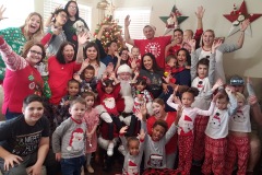 Santa-in-big-familiy-photo
